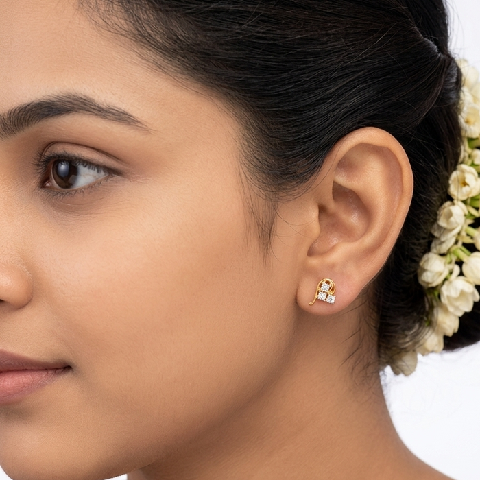 PRETTY DIAMOND STUDS